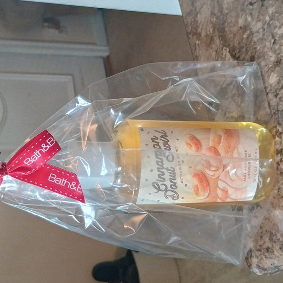Bath & Body Works Cinnamon Donut Swirl Shower Gel. New. - Picture 2 of 5